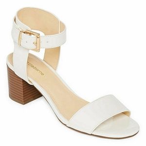 Liz Claiborne Esclipse White Patent Leather Sandal